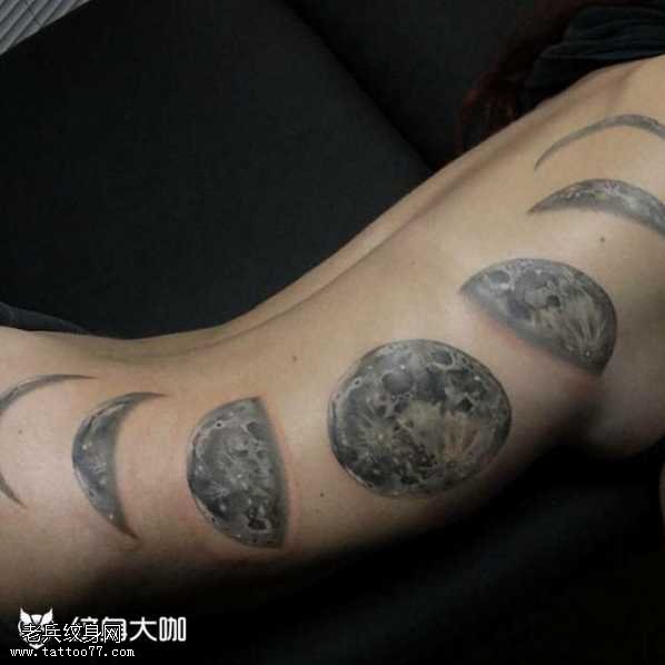 腰部逼真月亮纹身图案