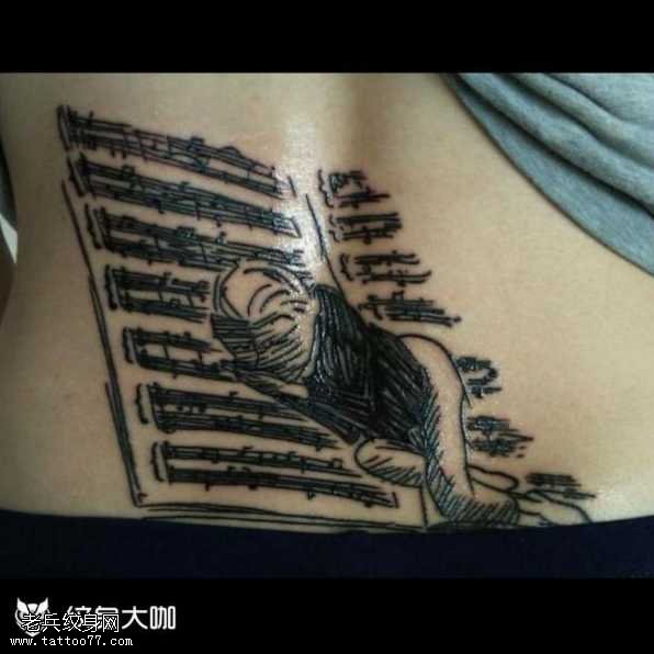 腰部有关音乐纹身图案