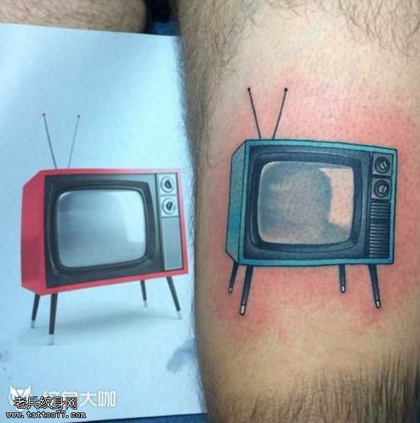 腿部电视机纹身图案