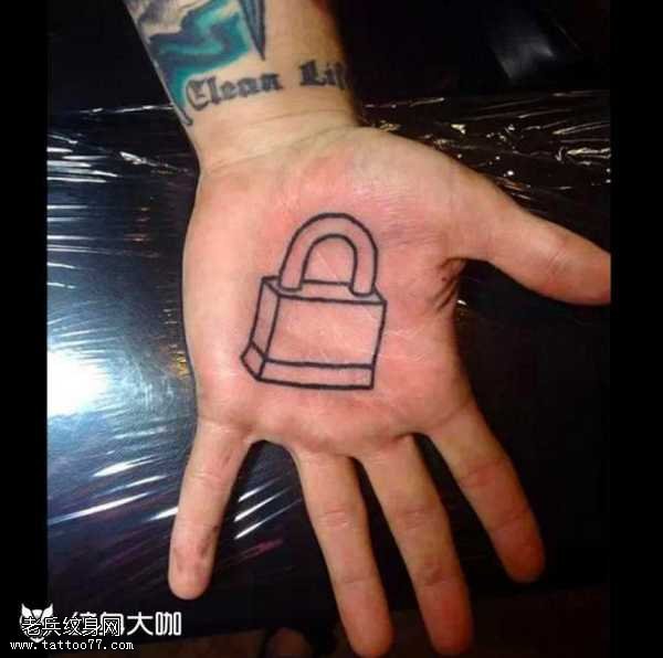 手部清新锁纹身图案