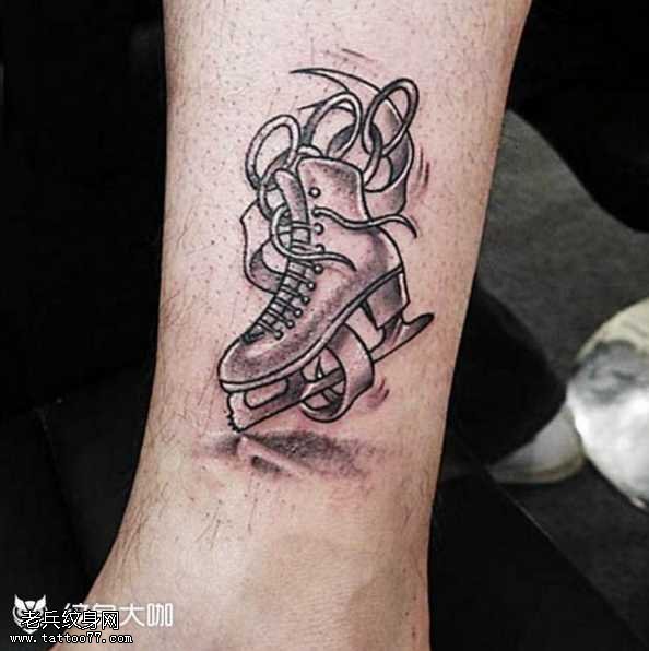 腿部冰鞋纹身图案