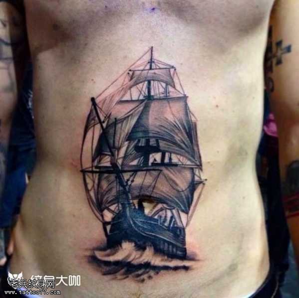 腰部水浪船纹身图案