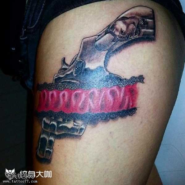 腿部手轮枪纹身图案