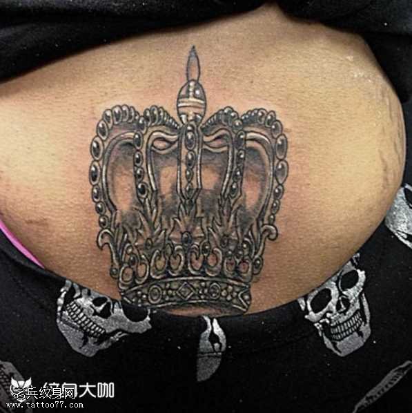 腰部皇冠纹身图案