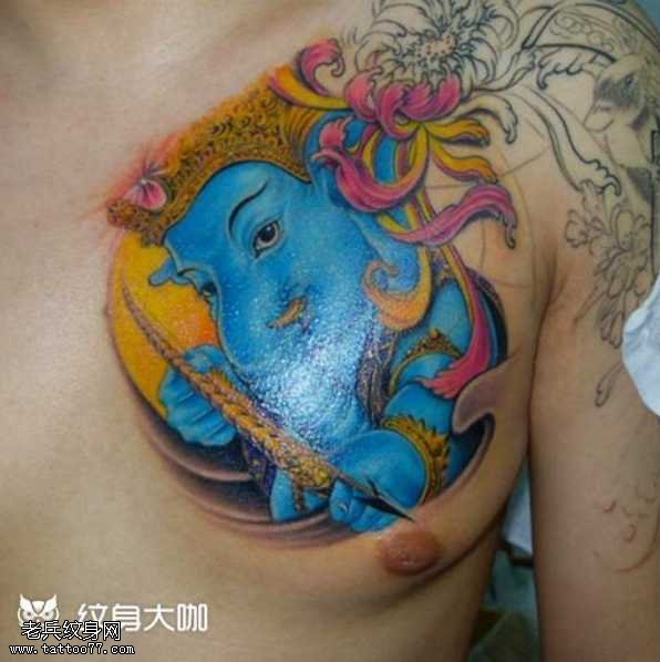 胸部蓝象神纹身图案