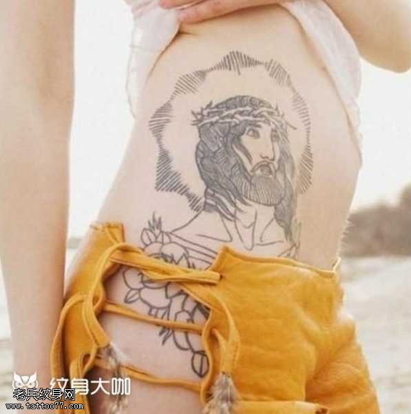 腰部耶稣纹身图案