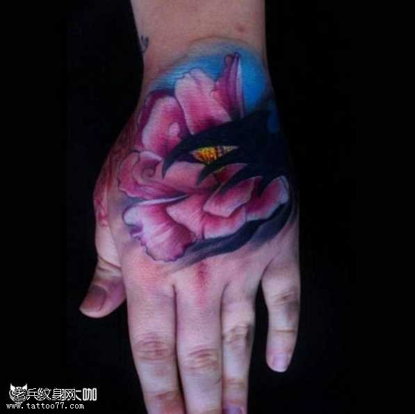 紫色花纹身图案