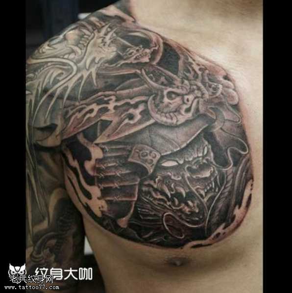 胸部日式神话纹身图案