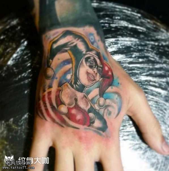 手部恶魔女小丑纹身图案