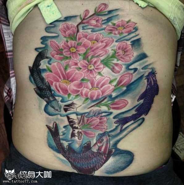 腰部樱花鲤鱼纹身图案