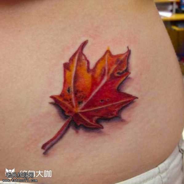 腰部红叶纹身图案