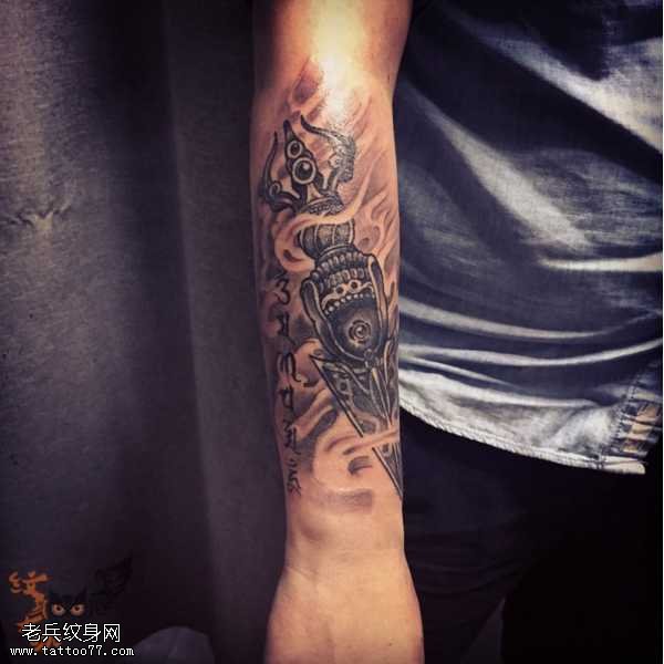 手臂金刚杵纹身图案