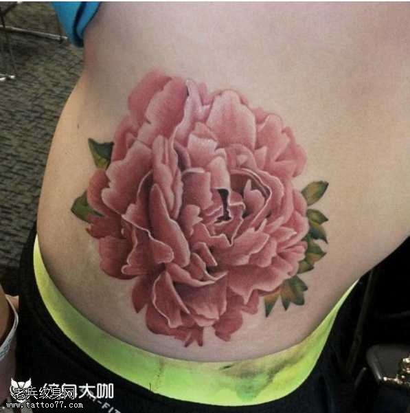 腰部粉牡丹花纹身图案