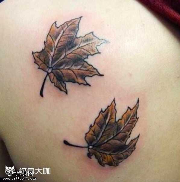 腿部叶子纹身图案