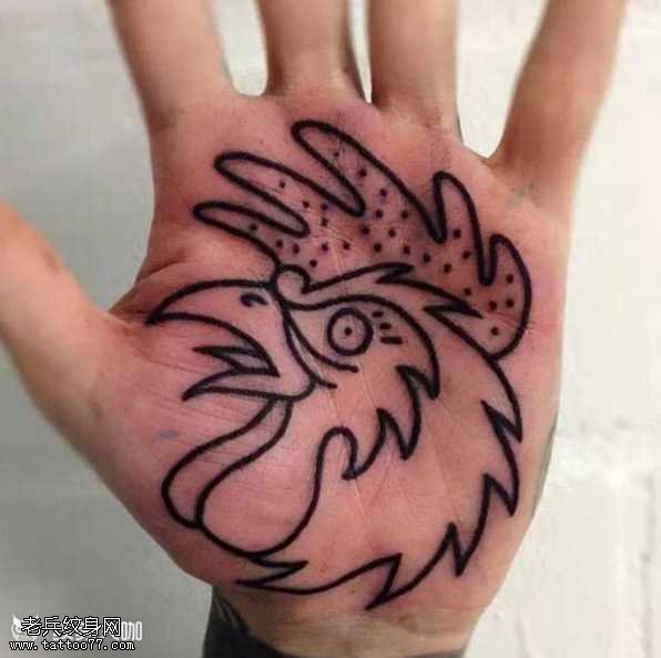 手部鸡头纹身图案