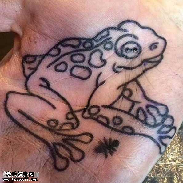 手部蛤蟆纹身图案