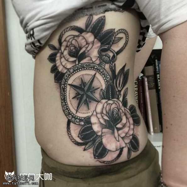 腰部玫瑰指南针纹身图案