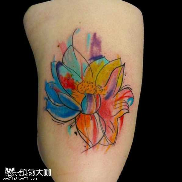 腰部彩莲花纹身图案