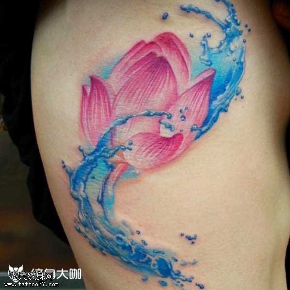 腰部莲花纹身图案