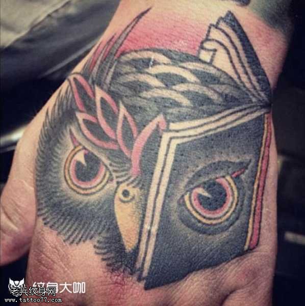手部猫头鹰纹身图案
