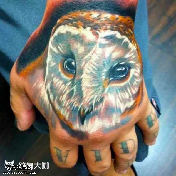 手部猫头鹰纹身图案