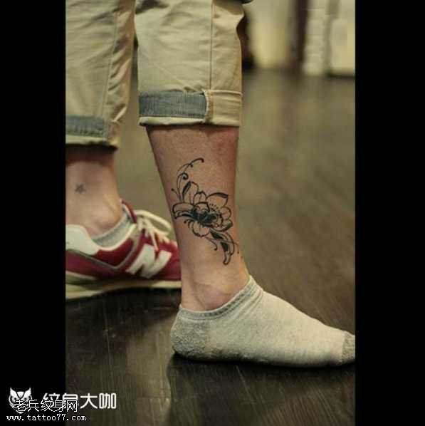 腿部莲花纹身图案