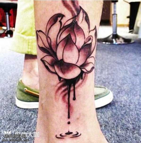 腿部个性莲花纹身图案
