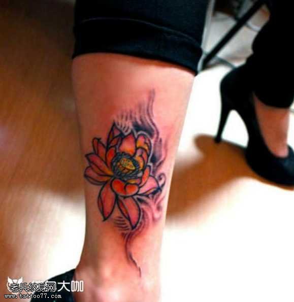 腿部菊花纹身图案