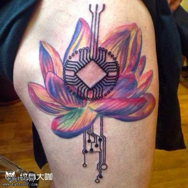 腿部莲花纹身图案