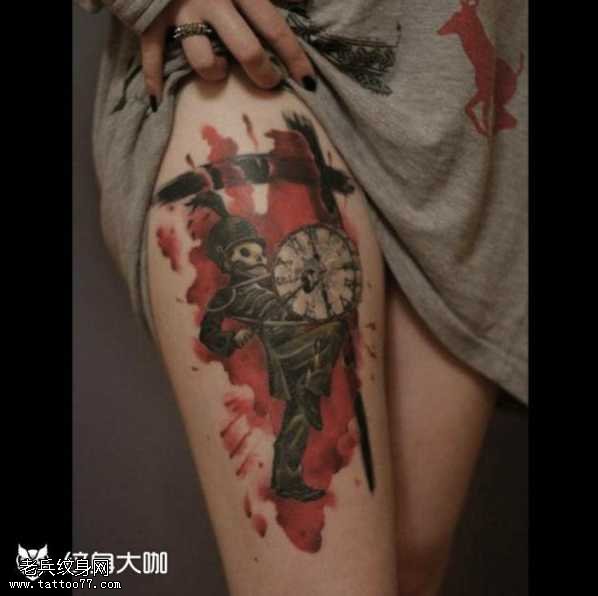腿部花朵纹身图案