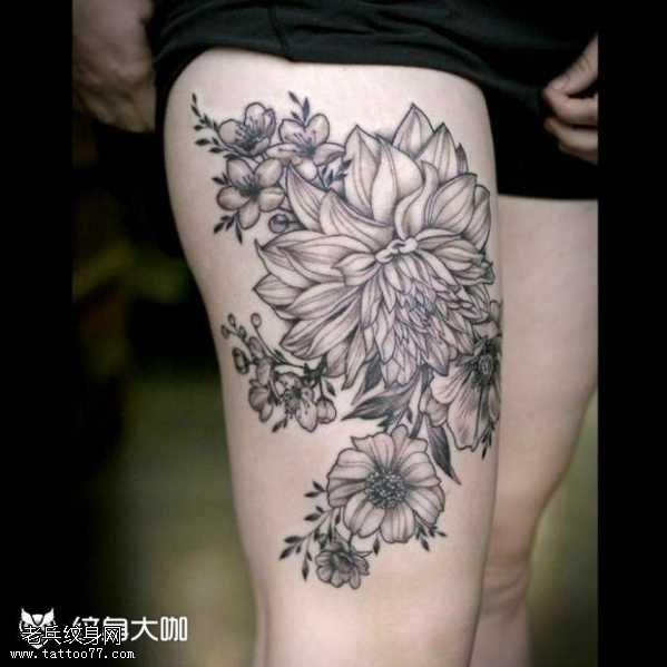 黑白花朵纹身图案