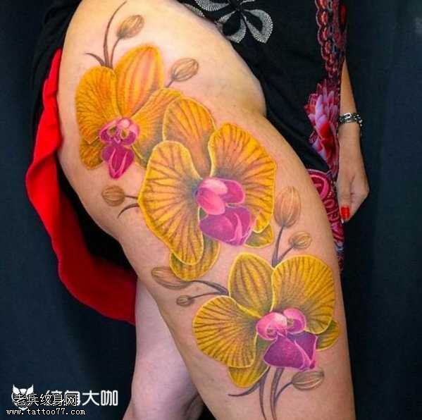 腿部花朵纹身图案