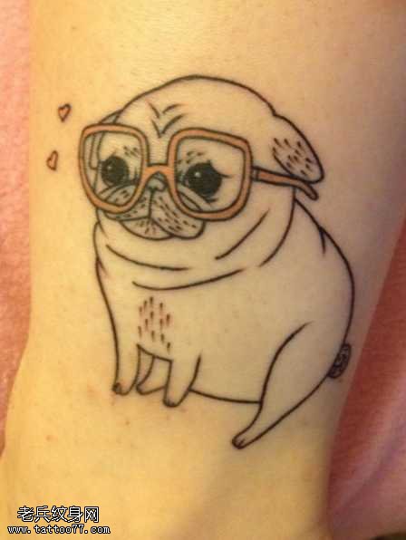 可爱的斗牛犬纹身图案