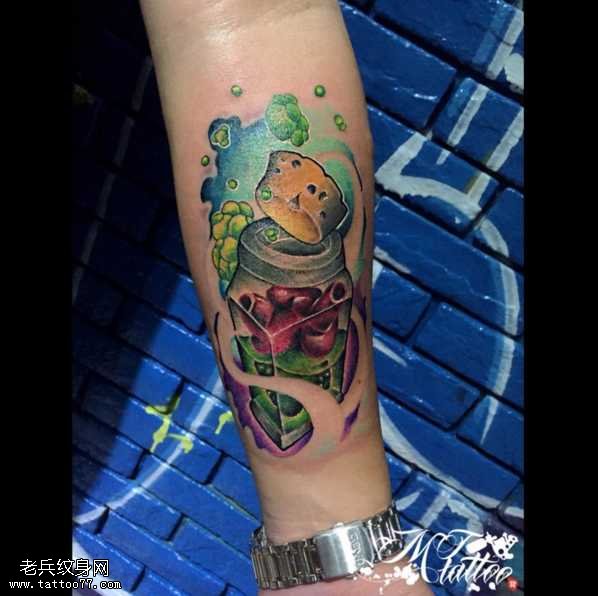 手臂药纹身图案
