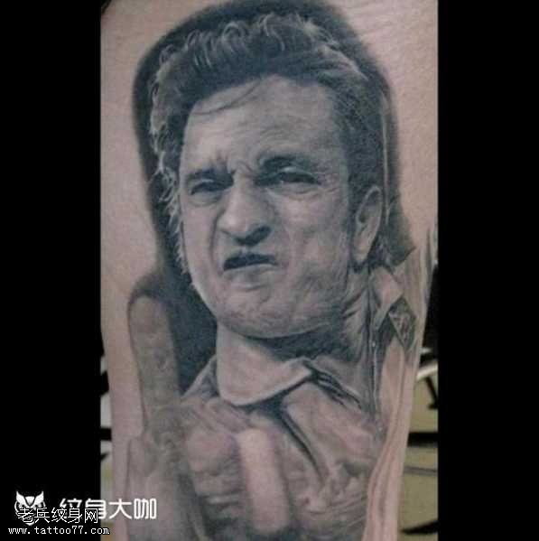 腿部男肖像纹身图案
