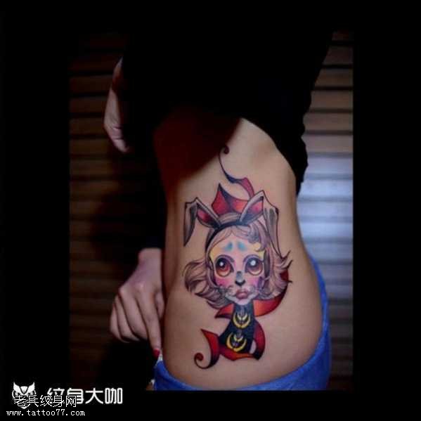 腰部小萌兔纹身图案