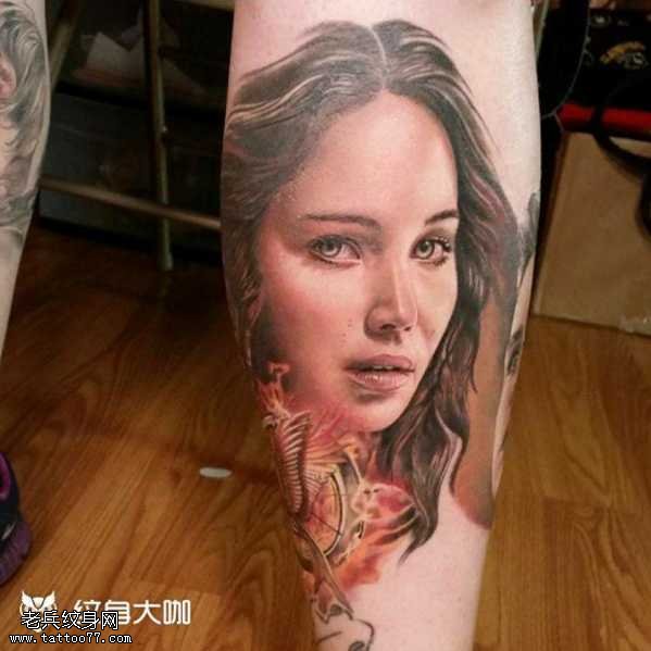 腿部人物纹身图案