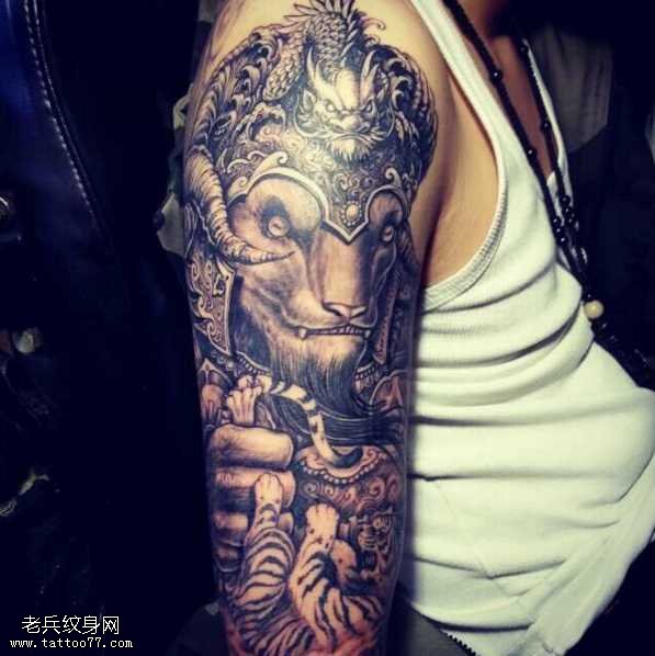 胳膊羊守护纹身图案