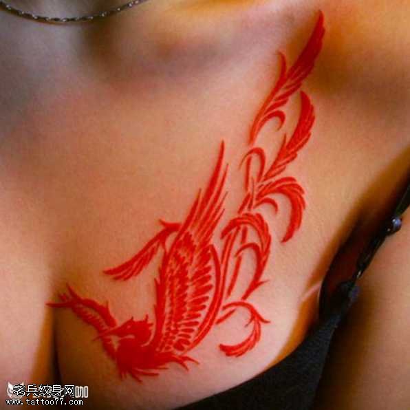胸部红凤凰纹身图案
