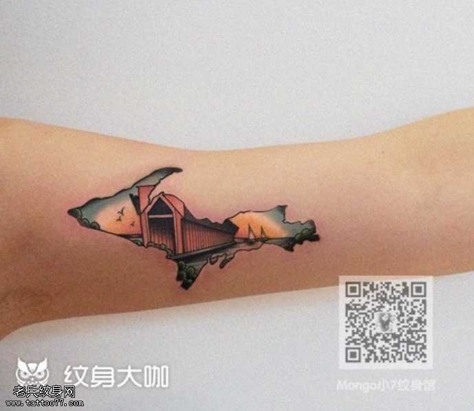 手臂撕天纹身图案