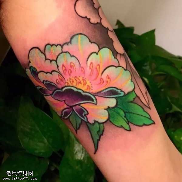 胳膊牡丹真国色纹身图案