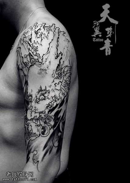 胳膊美丽树纹身图案