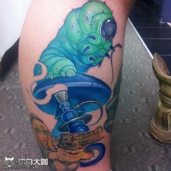 腿部毛虫虫纹身图案
