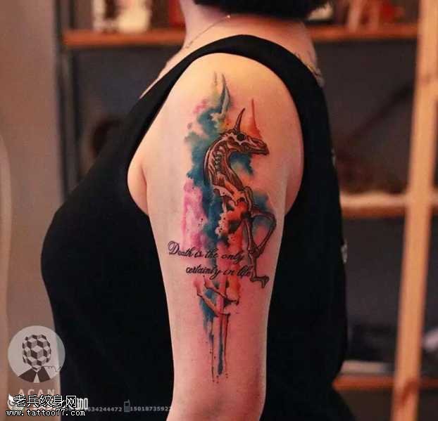 胳膊独角兽骷髅纹身图案