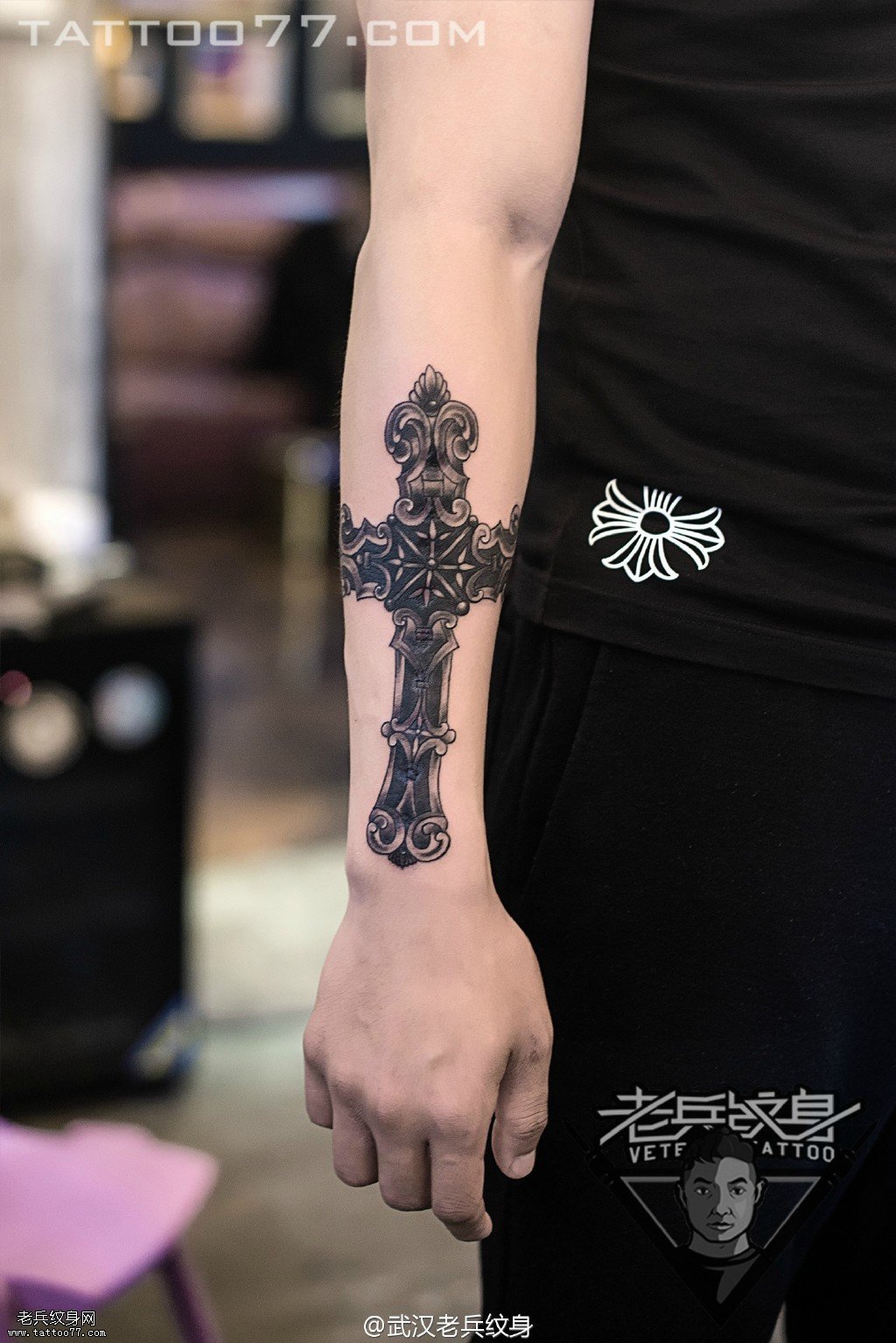 手部十字架纹身图案作品遮盖疤痕