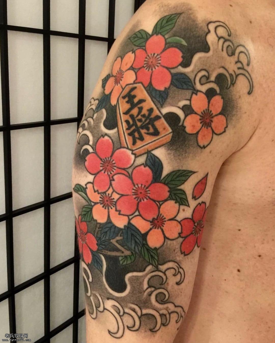 大臂樱花纹身图案