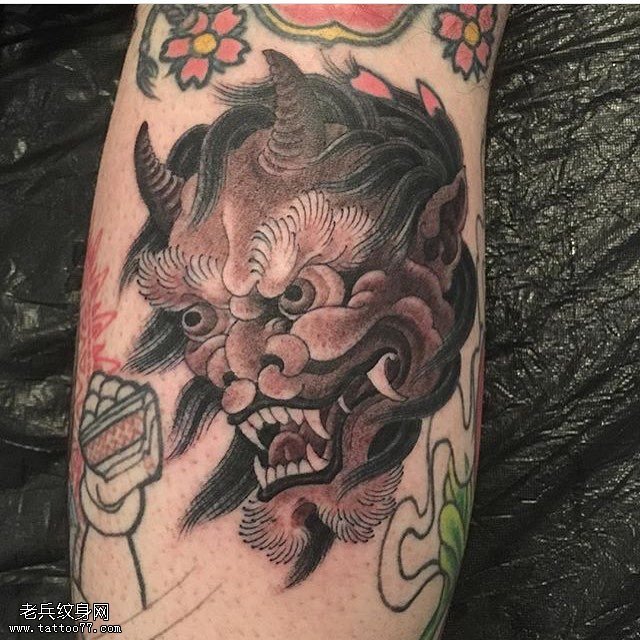 小臂唐狮纹身图案