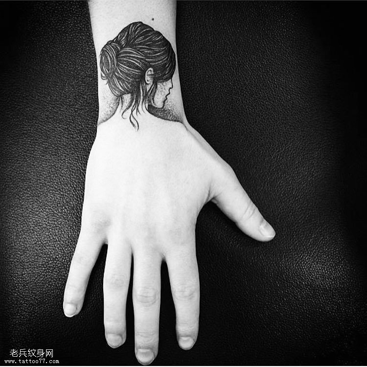 手腕女头纹身图案