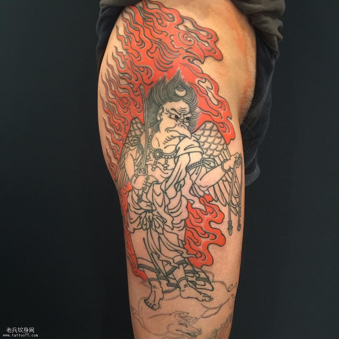 大腿乌天狗纹身图案