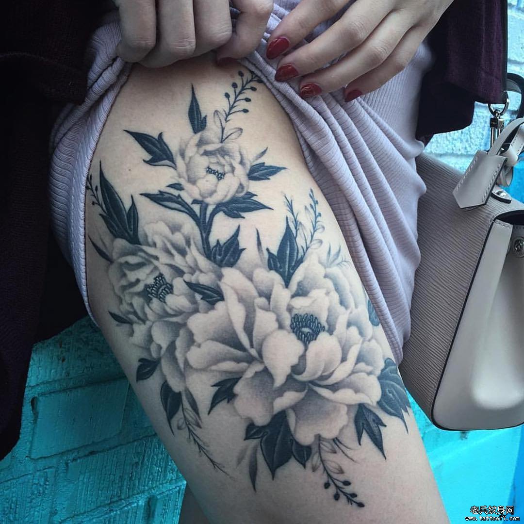 大腿牡丹花纹身图案